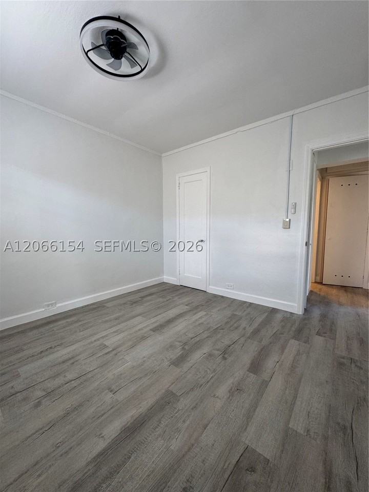 568 E 49th St #568 - Photo 4 of 8
