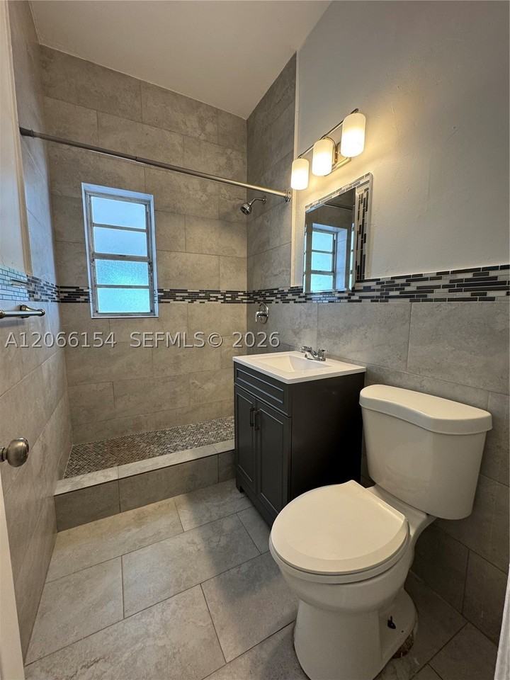 568 E 49th St #568 - Photo 6 of 8