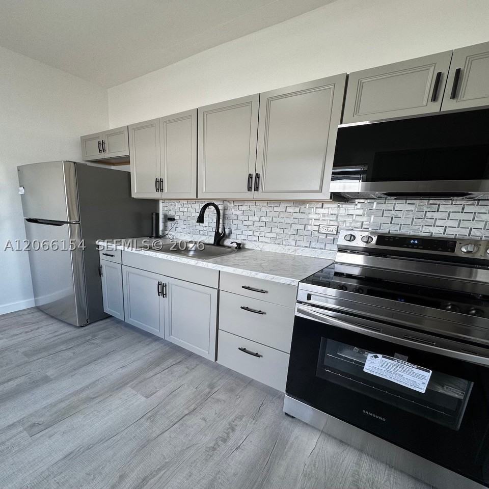 568 E 49th St #568 - Photo 7 of 8