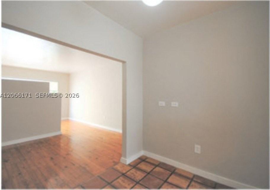 948 Meridian Ave #10 - Photo 3 of 6