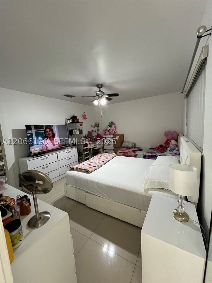 467B E 13th St #467B - Photo 4 of 7