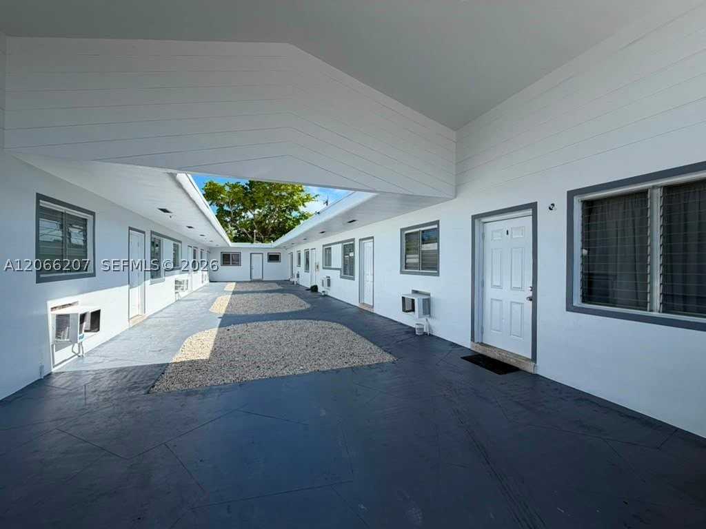 1280 Ne 139th St #3 - Photo 3 of 3