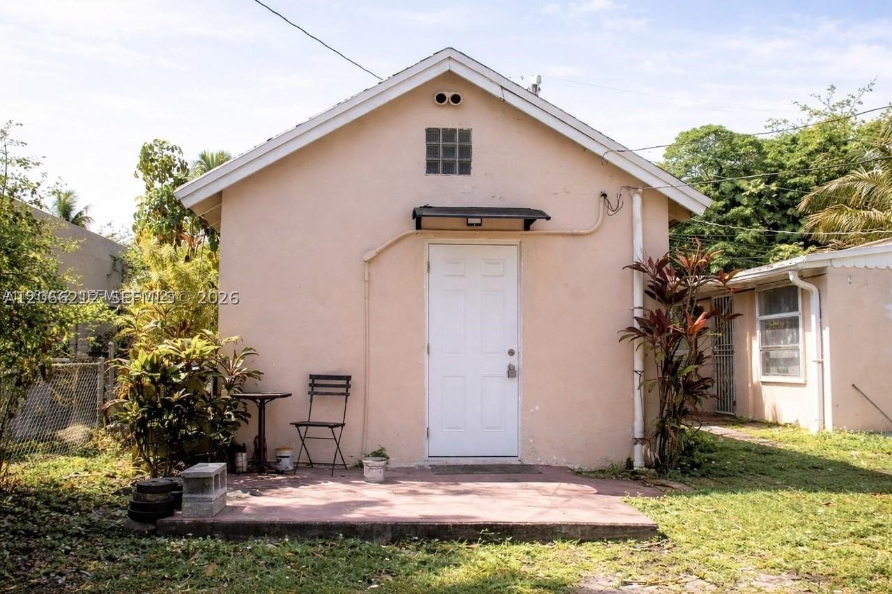 6250 Nw Miami Pl #2 - Photo 2 of 5