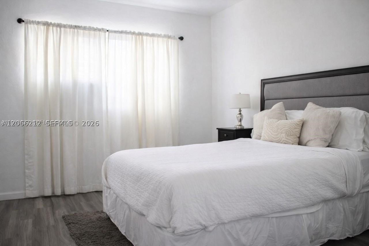 6250 Nw Miami Pl #2 - Photo 3 of 5