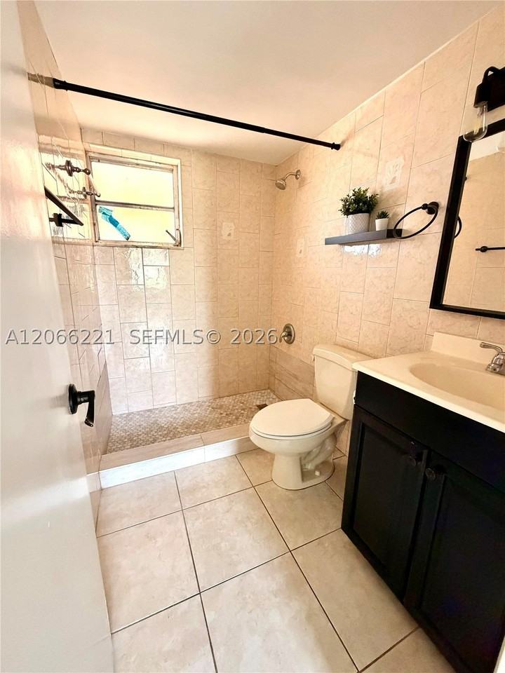 840 Nw 87th Ave #406 - Photo 2 of 8