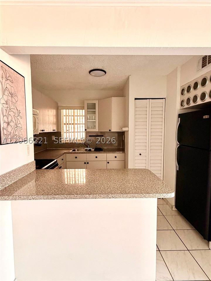 840 Nw 87th Ave #406 - Photo 3 of 8