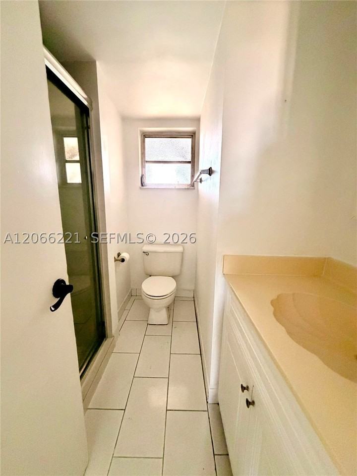 840 Nw 87th Ave #406 - Photo 5 of 8