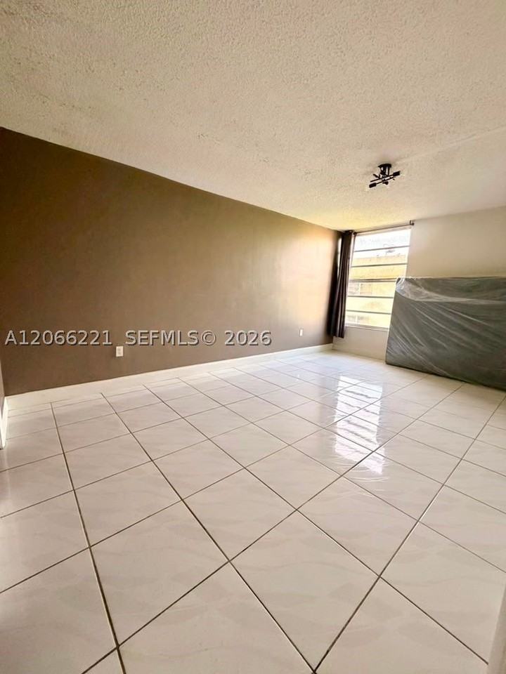 840 Nw 87th Ave #406 - Photo 6 of 8