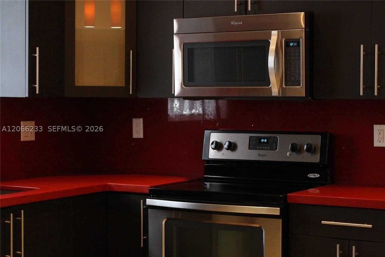 1435 Sw 82nd Pl - Photo 6 of 27