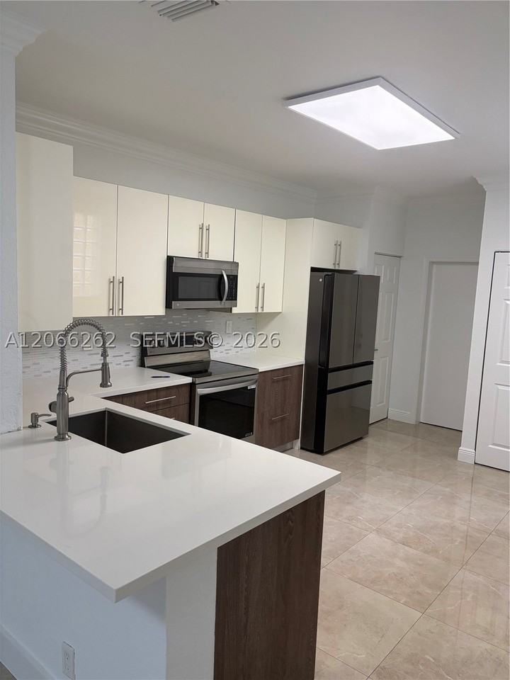 2578 Cordoba Bnd #2578 - Photo 2 of 15