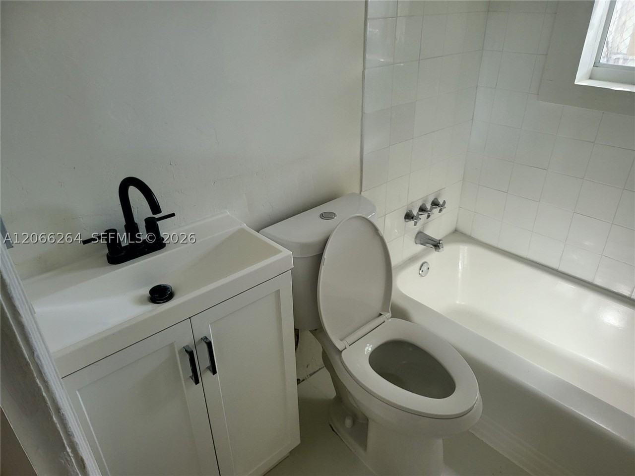 293 Ne 80th Ter - Photo 6 of 11