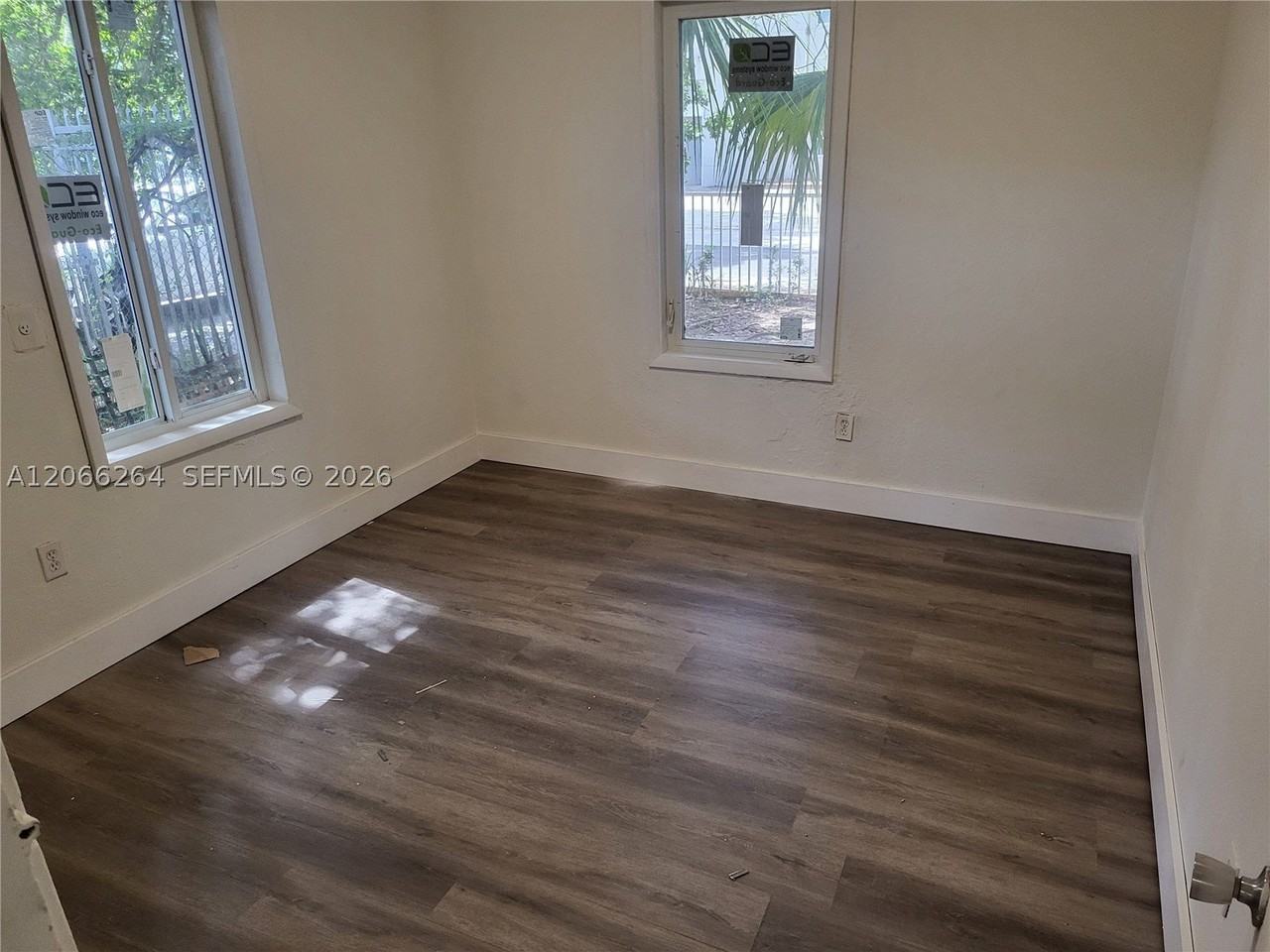 293 Ne 80th Ter - Photo 7 of 11