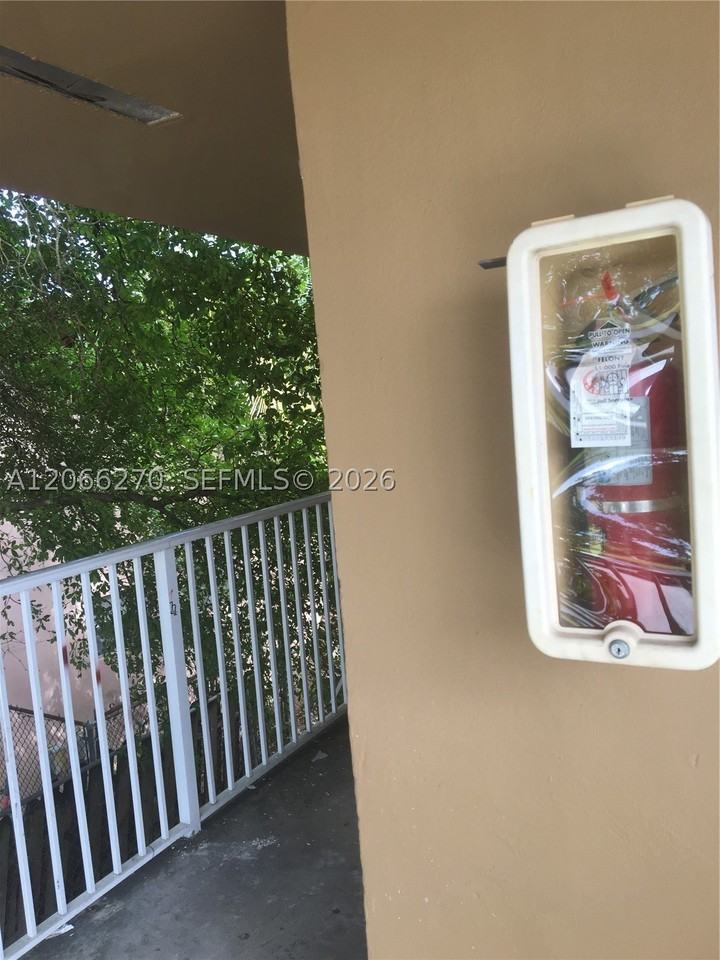1516 Sw 5th Pl #1-4 - Photo 2 of 13
