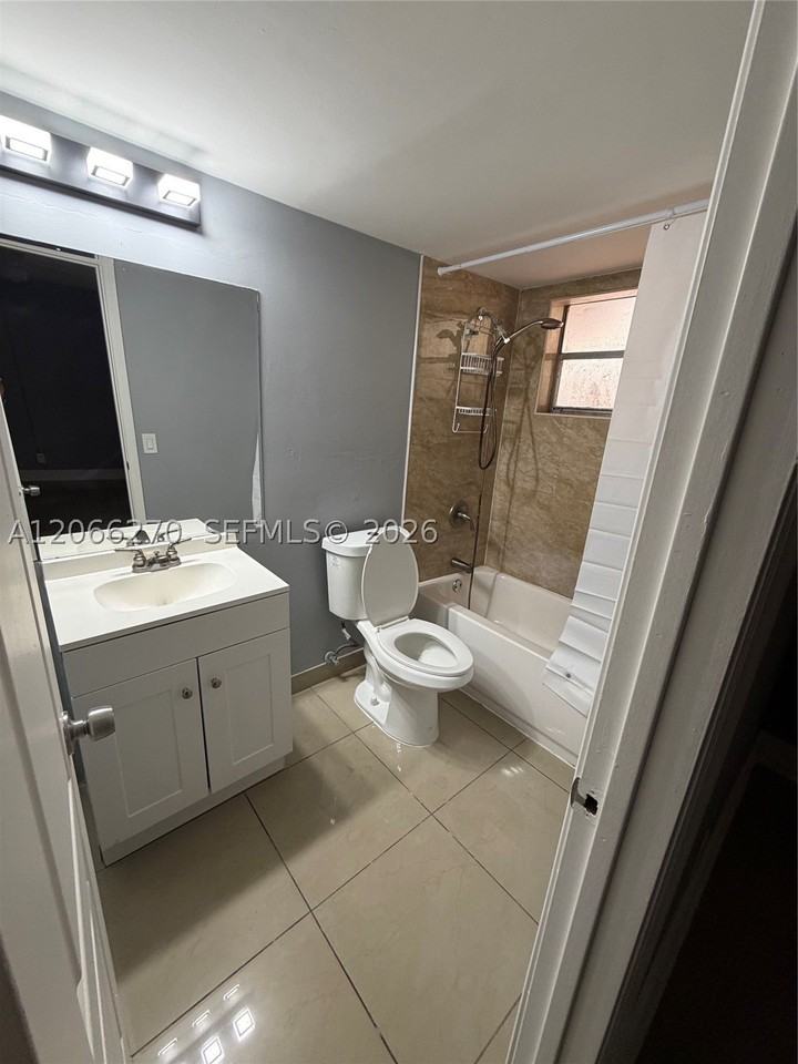 1516 Sw 5th Pl #1-4 - Photo 7 of 13