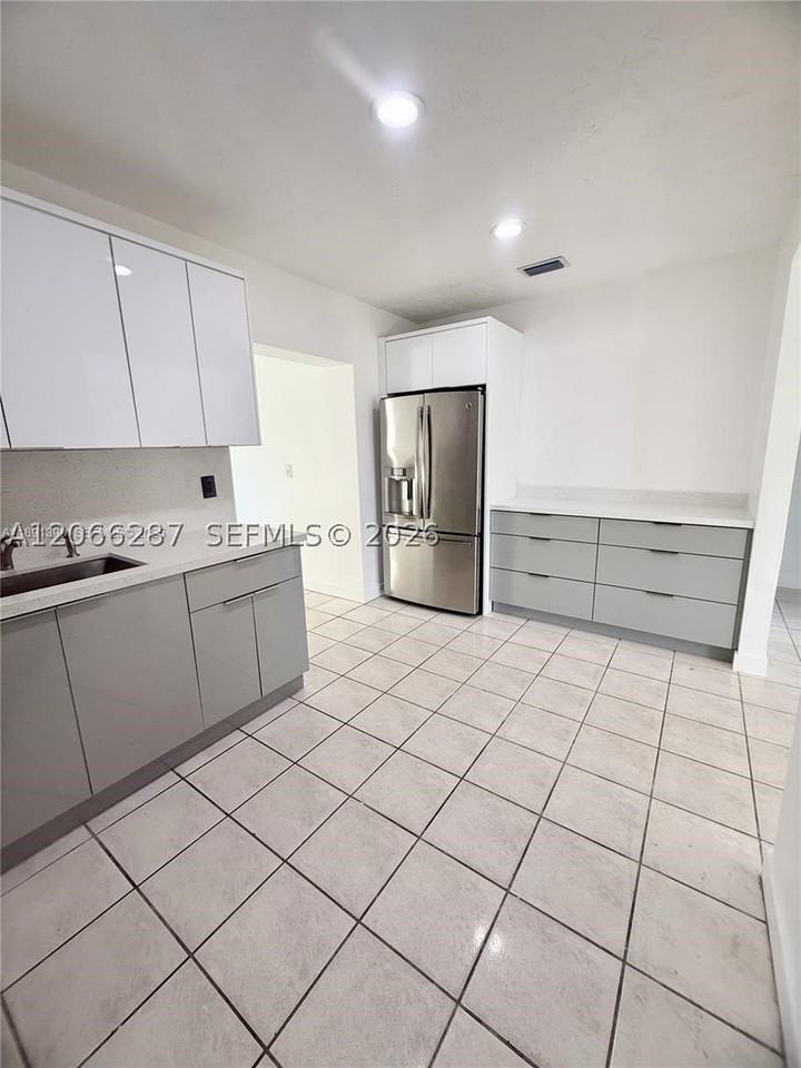 11821 Sw 185th Ter #0 - Photo 4 of 18