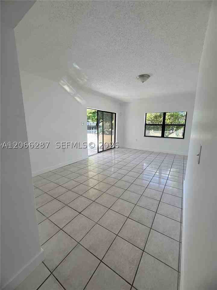 11821 Sw 185th Ter #0 - Photo 6 of 18