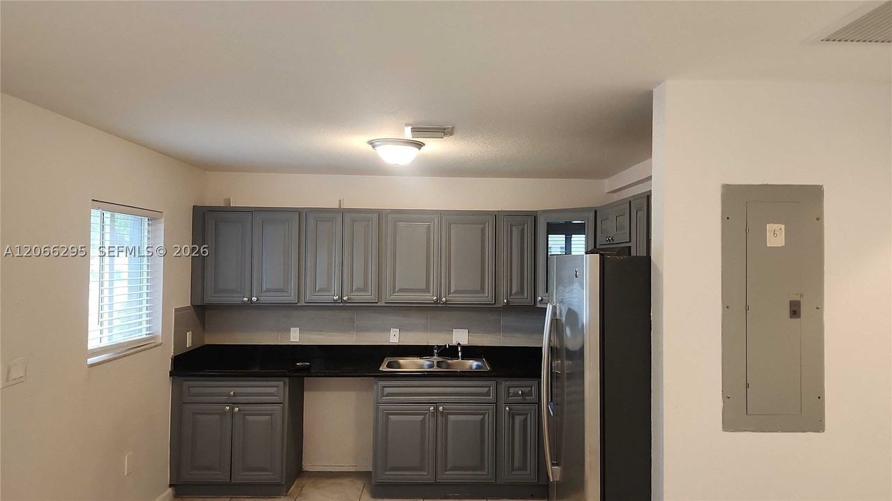 14042 Ne 2nd Ave #14042 - Photo 2 of 16