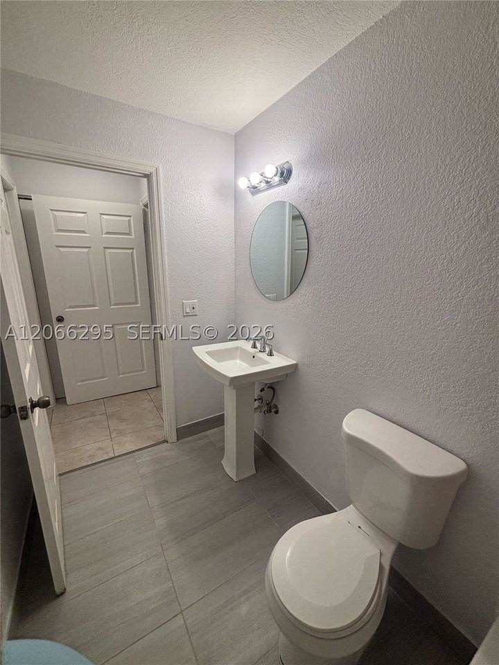 14042 Ne 2nd Ave #14042 - Photo 6 of 16