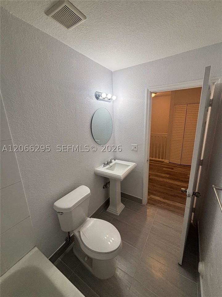 14042 Ne 2nd Ave #14042 - Photo 7 of 16