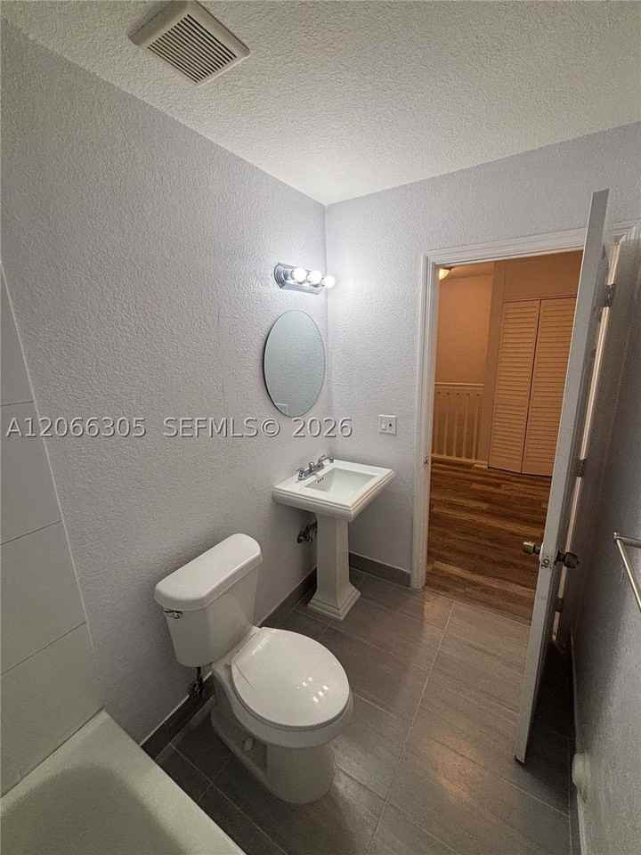 14084 Ne 2nd Ave #14084 - Photo 6 of 21