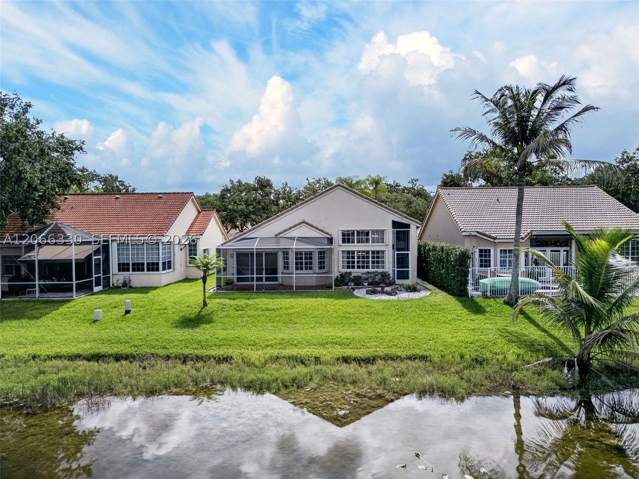 1520 Seabay Rd - Photo 4 of 50