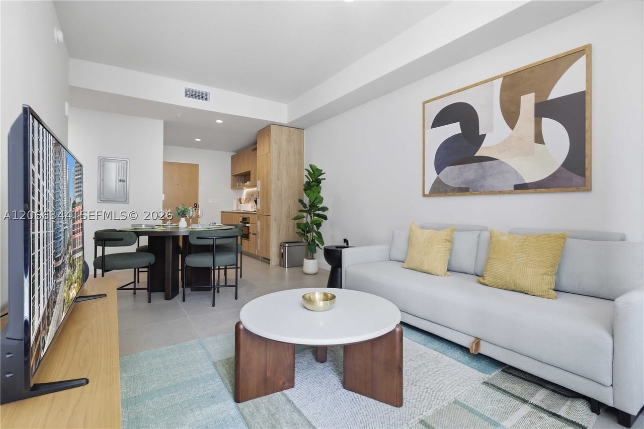 11 Ne 6th St #710