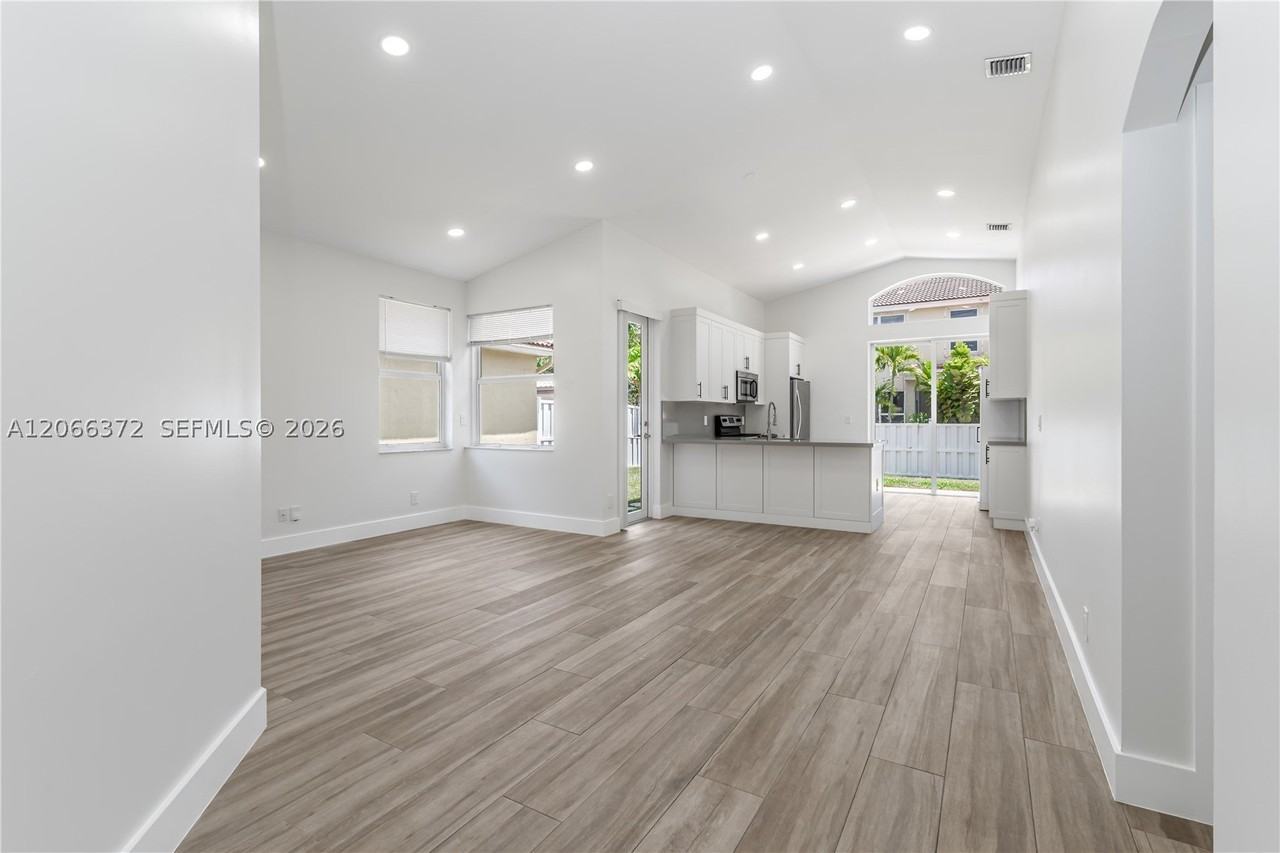 15130 Sw 49th Ct #15130 - Photo 4 of 25