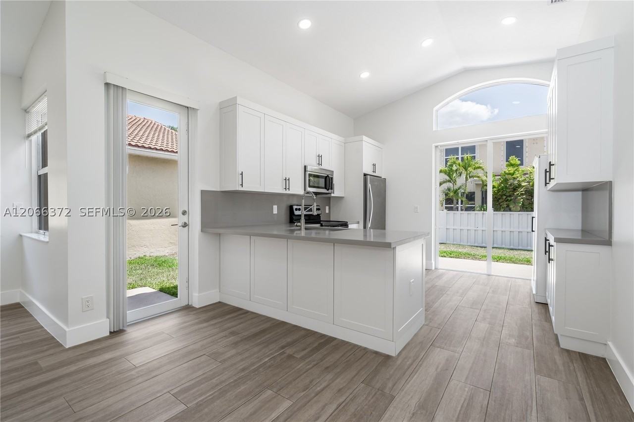 15130 Sw 49th Ct #15130 - Photo 6 of 25
