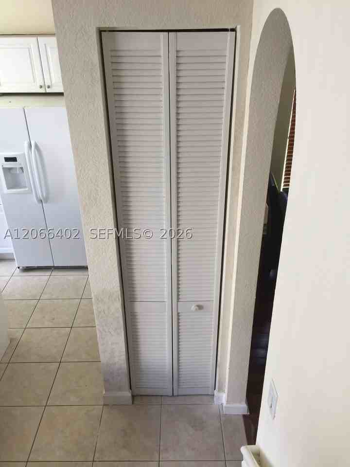 5598 Nw 113th Ave - Photo 7 of 50