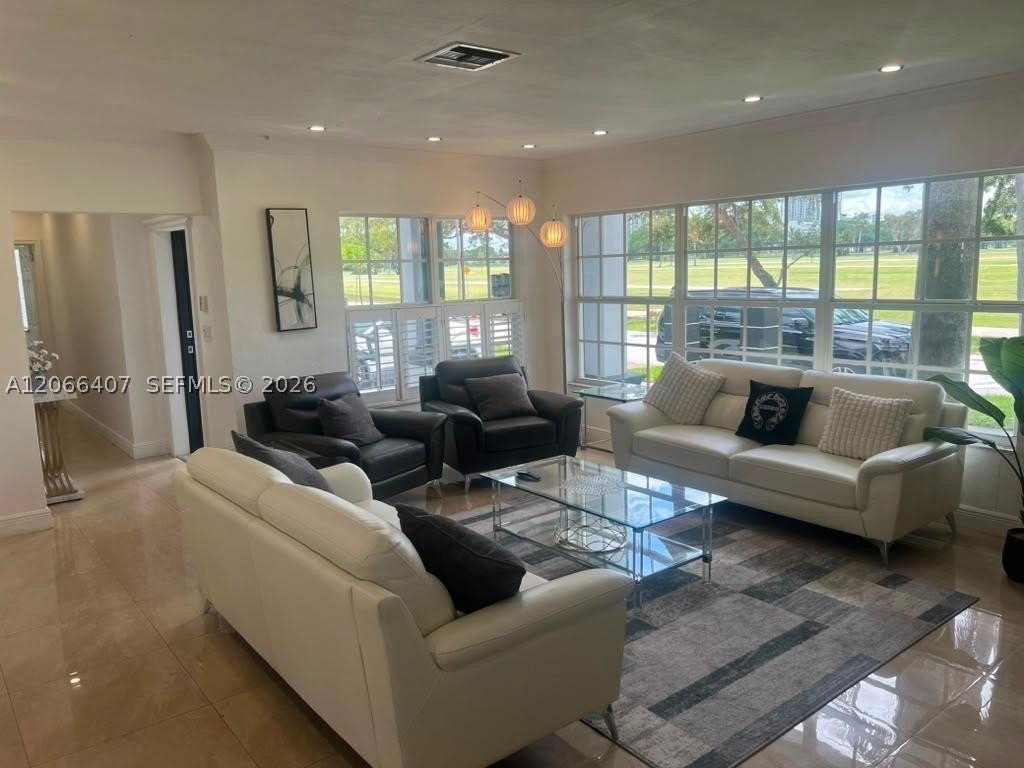 701 N 14th Ave - Photo 5 of 16