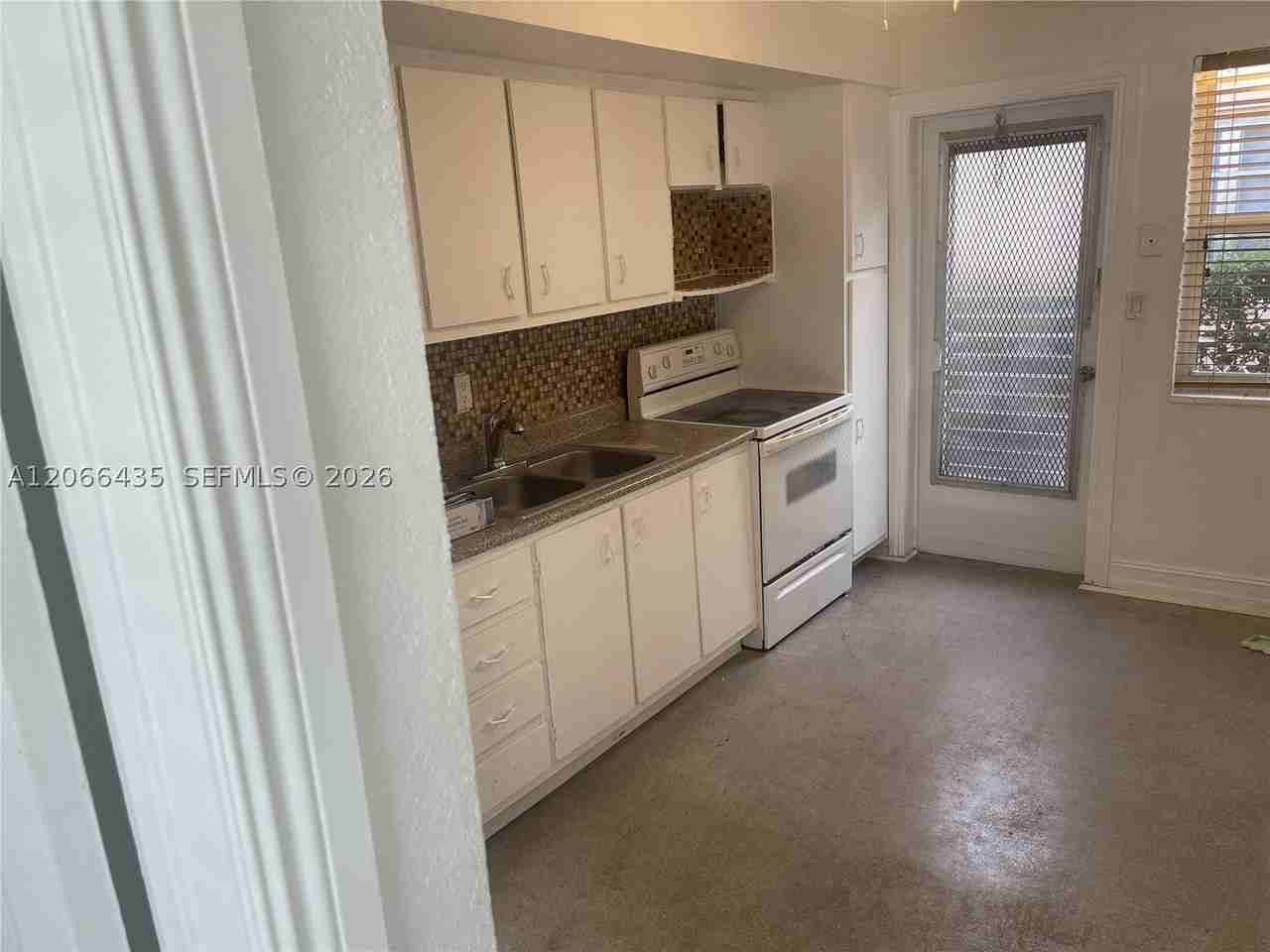1400 N 16th Ave #2 - Photo 2 of 9
