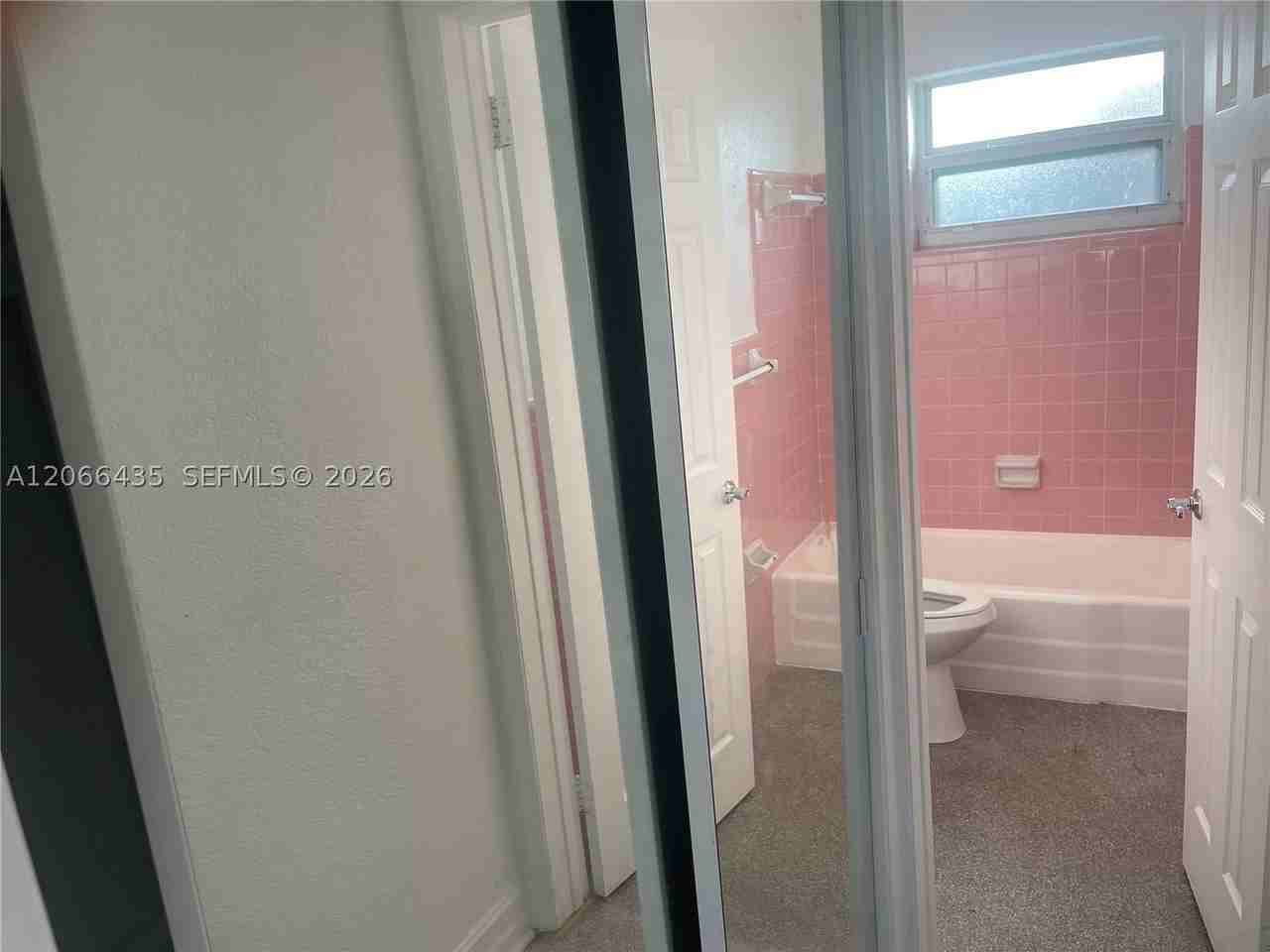 1400 N 16th Ave #2 - Photo 4 of 9