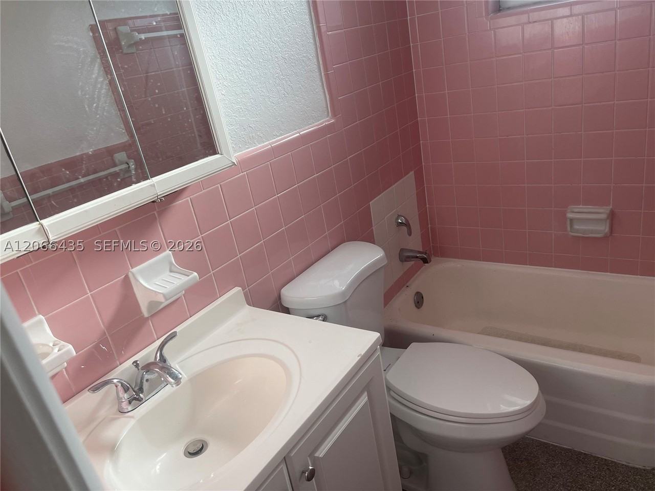 1400 N 16th Ave #2 - Photo 5 of 9