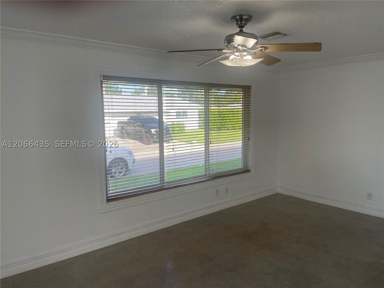1400 N 16th Ave #2 - Photo 6 of 9