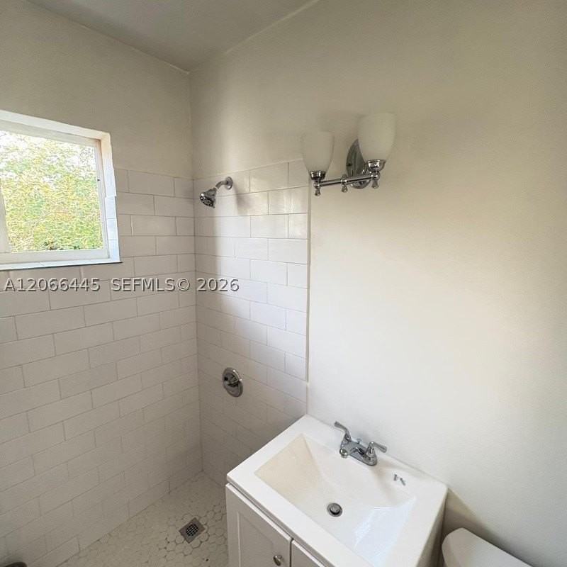 1000 Biarritz Dr #3 - Photo 4 of 4