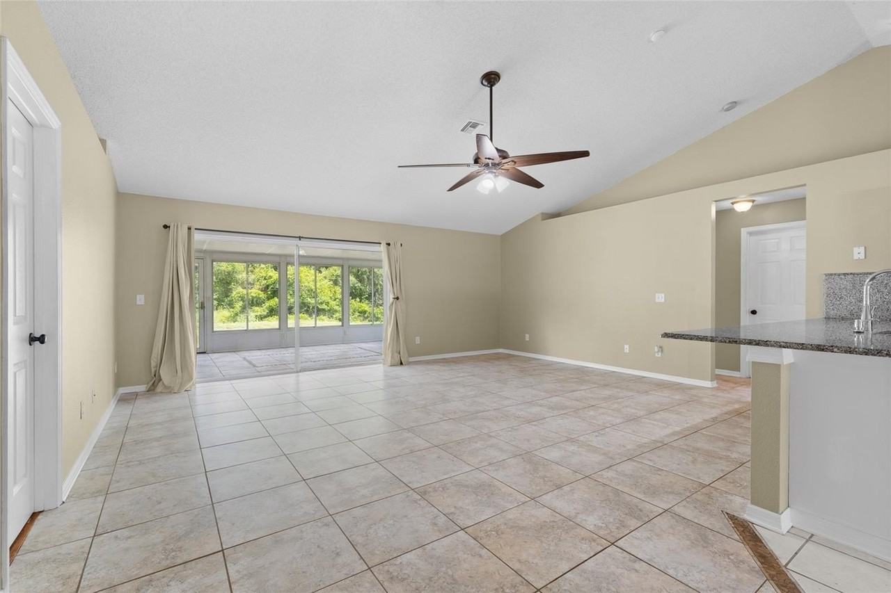 148 Country Lakes Cir - Photo 3 of 16