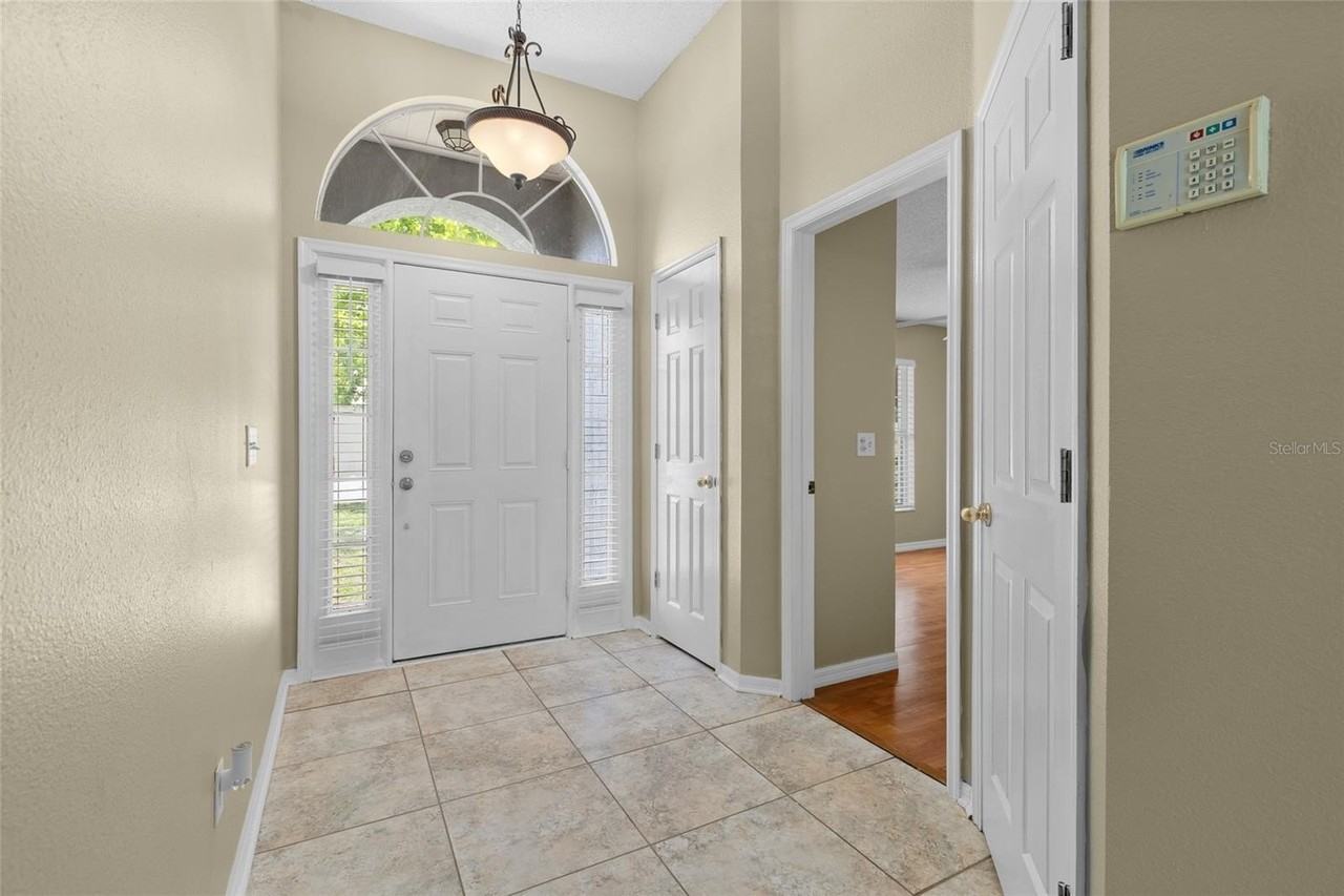 148 Country Lakes Cir - Photo 4 of 16