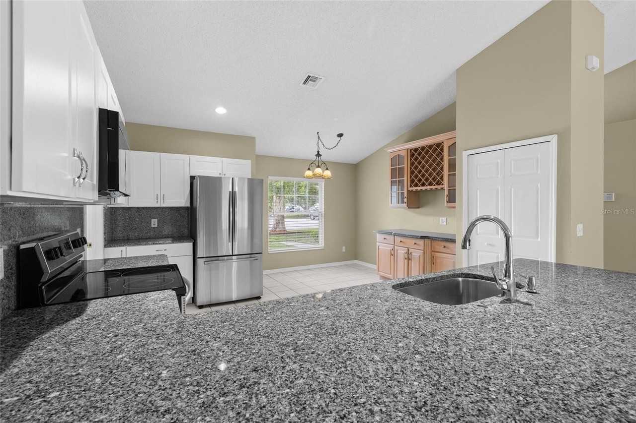 148 Country Lakes Cir - Photo 5 of 16