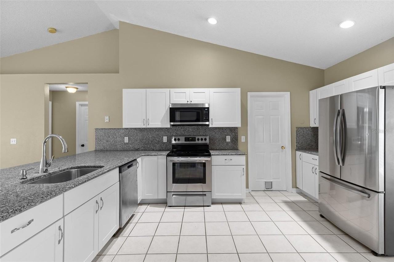 148 Country Lakes Cir - Photo 6 of 16