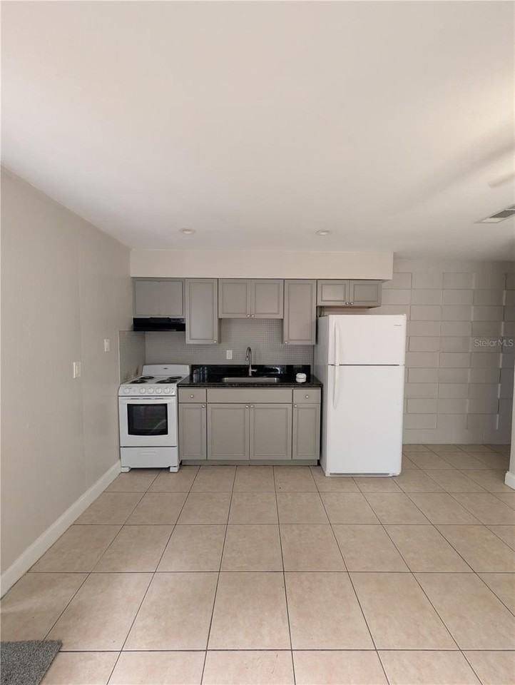 803 Nw 40th Ave - Photo 5 of 12