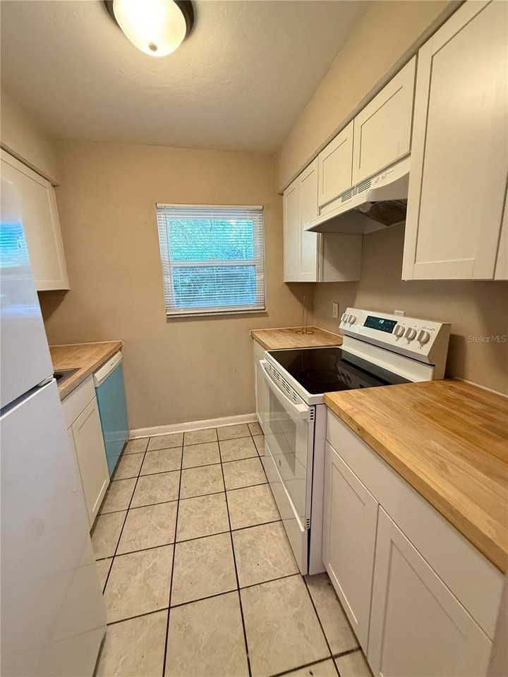 1721 Sw 68th Ter #1721 - Photo 4 of 17