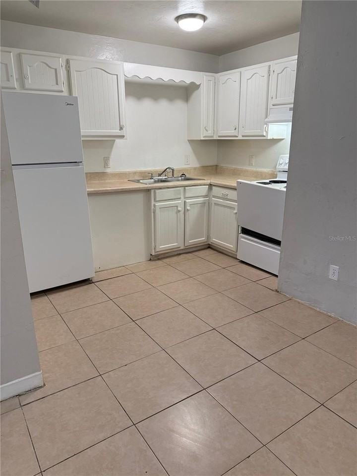 2525 Nw 62nd Pl #2525 - Photo 2 of 6