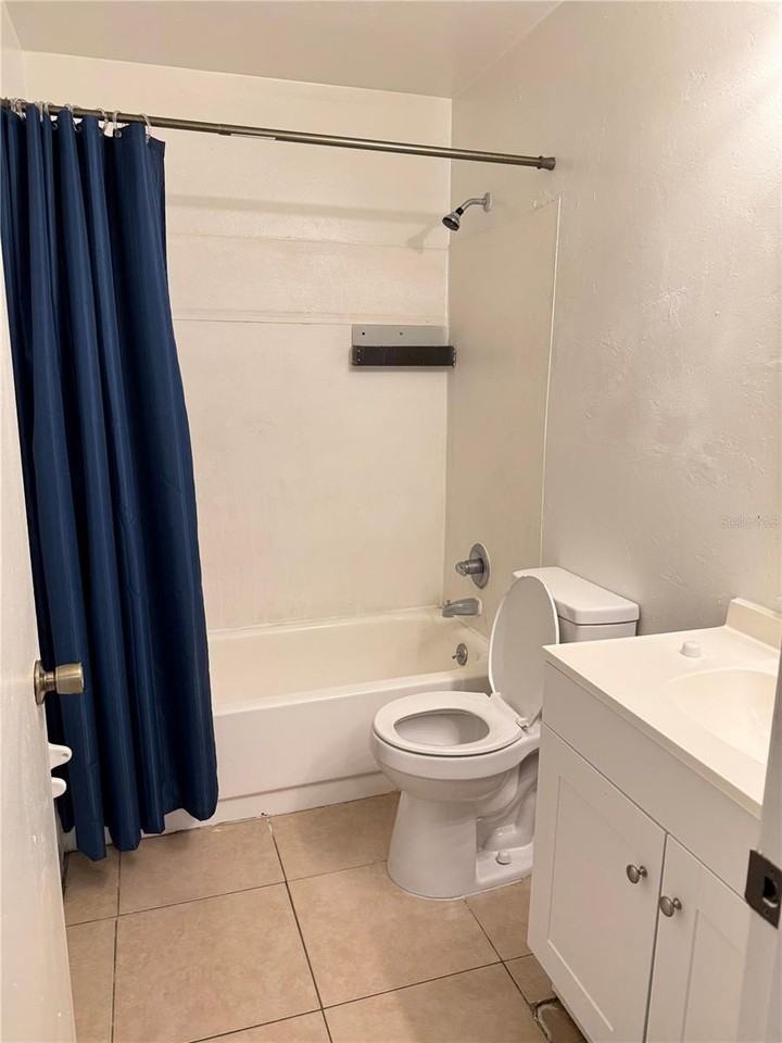 2525 Nw 62nd Pl #2525 - Photo 3 of 6