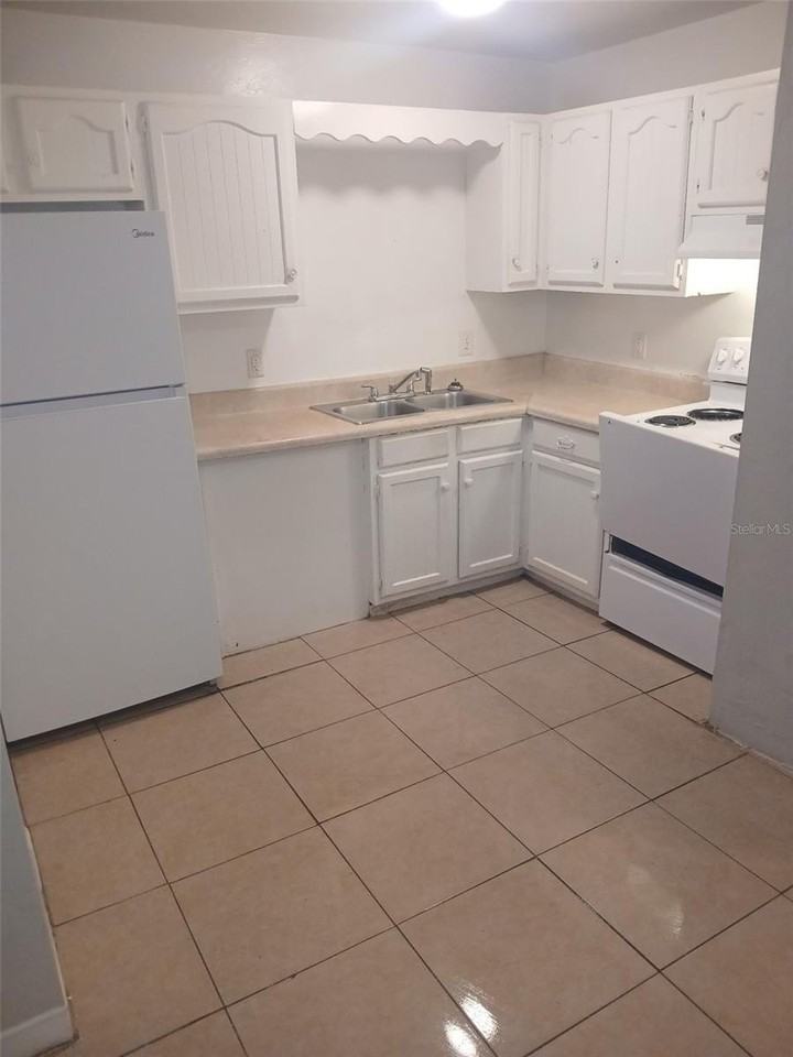2525 Nw 62nd Pl #2525 - Photo 4 of 6