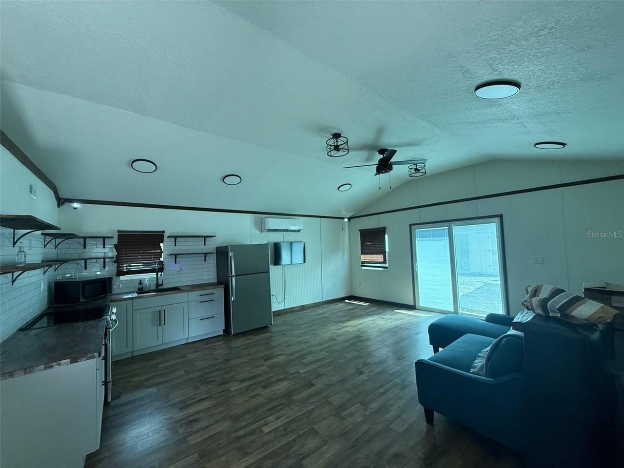 18312 Hollister Rd - Photo 5 of 10