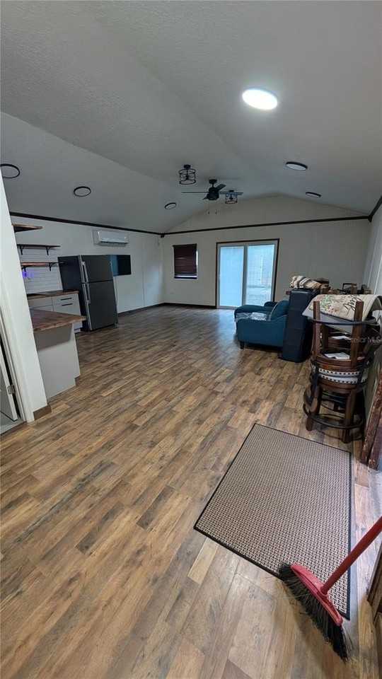 18312 Hollister Rd - Photo 7 of 10