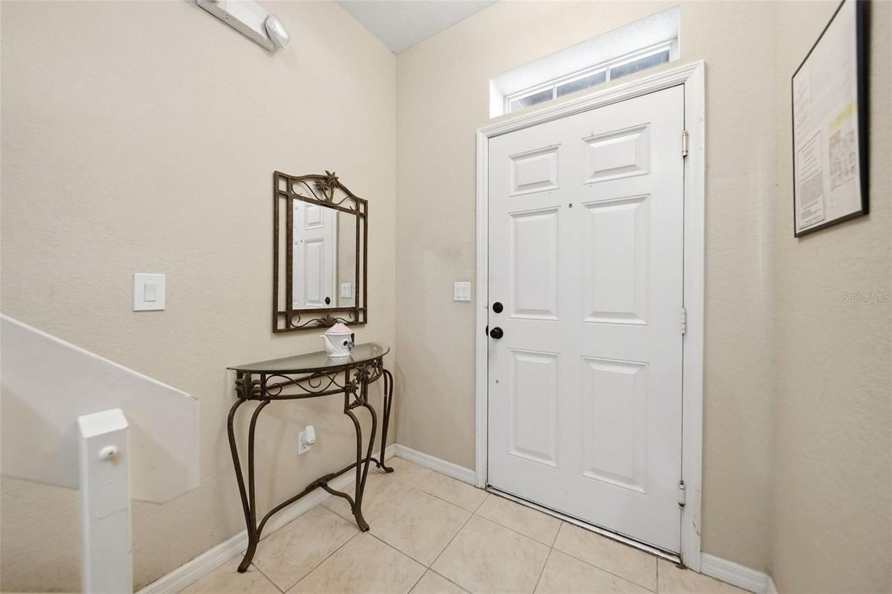 2402 Caravelle Cir - Photo 3 of 31