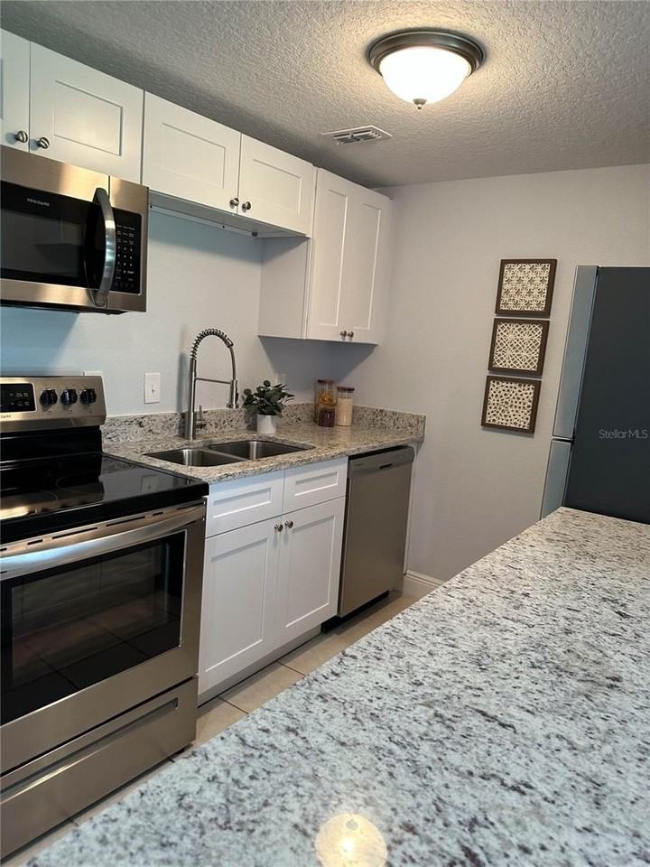 23 Country Club Dr #B - Photo 5 of 12
