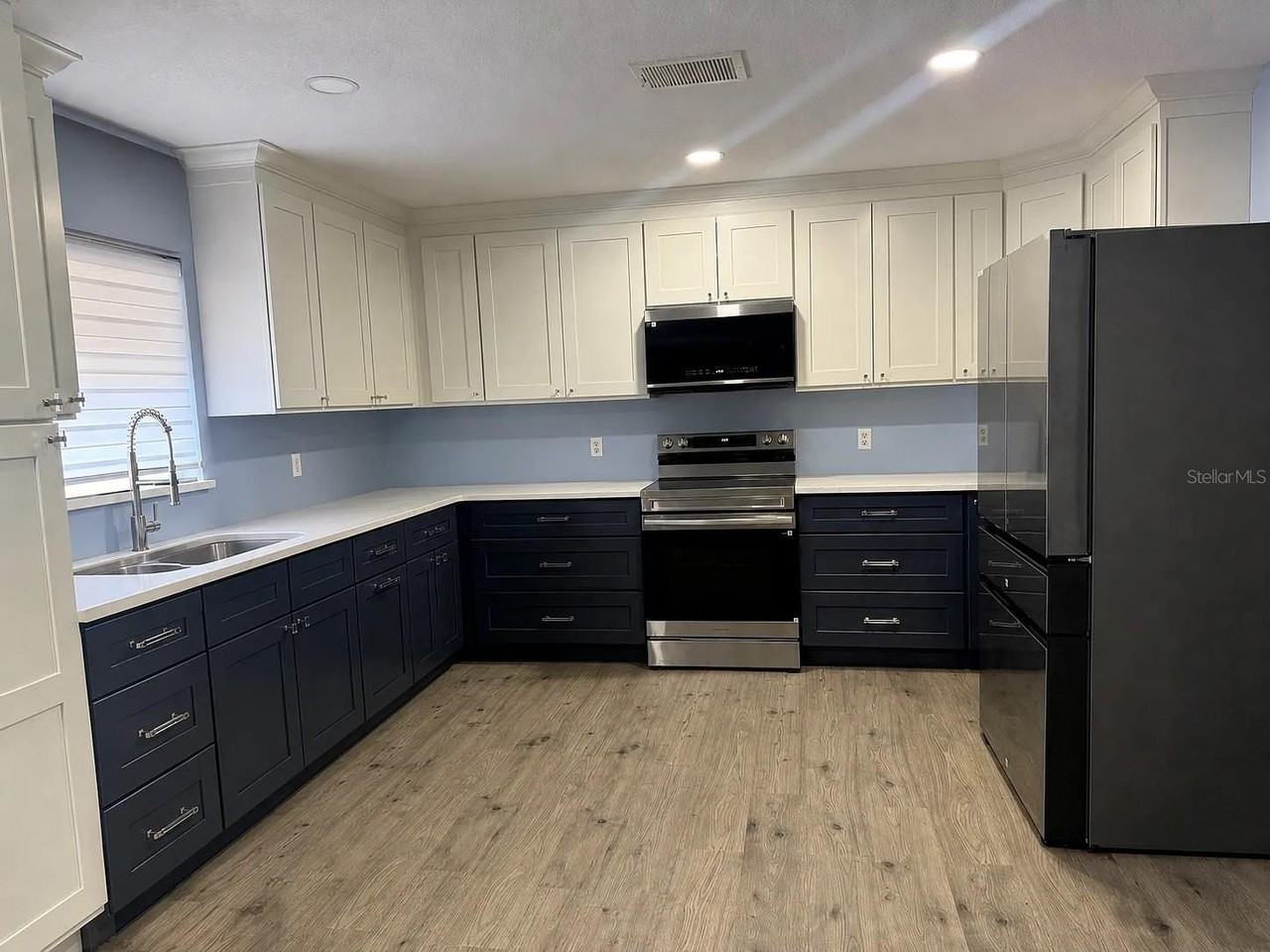 601 Samuel St - Photo 2 of 4