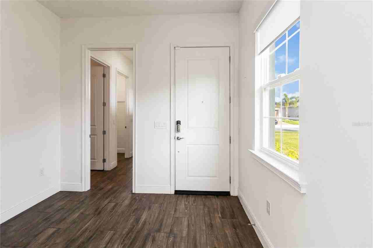 2709 Greenlands St - Photo 2 of 32